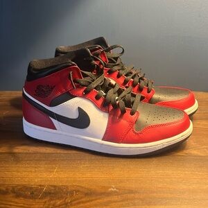 Jordan 1 Chicago black toe